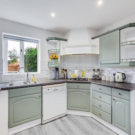 Stylish Detached House - Close To City Centre - Sleeps Up To 7 - Driveway Parking, Self Check-In, Study Room, Fast Wifi And Sky Tv By Yoko Property Milton Keynes Extérieur photo